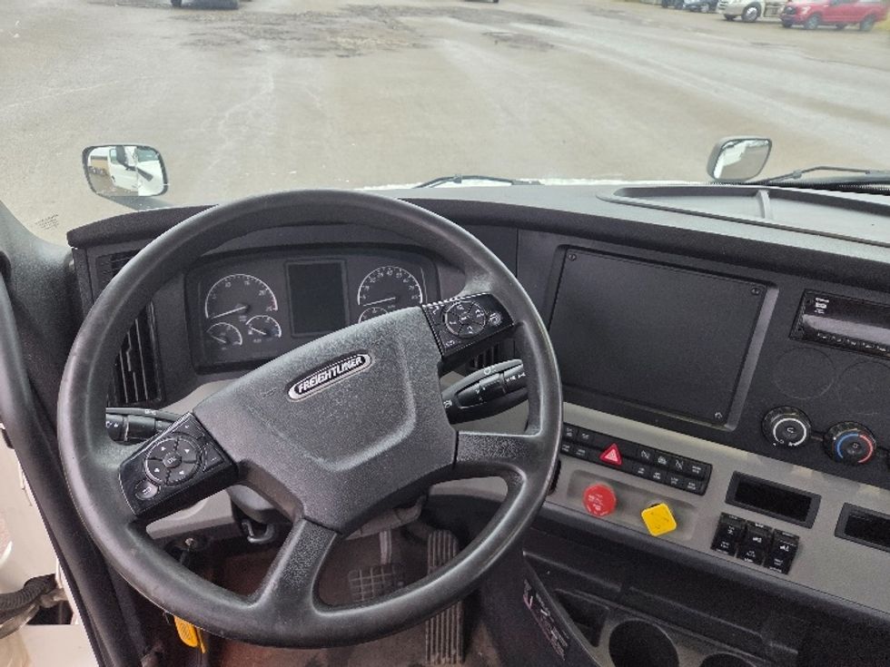 Day Cab Tractor-Heavy Duty Tractors-Freightliner-2020-T12664ST-Lansing-MI-353,553\n\t\tmiles-$ 49,750 - Image 11