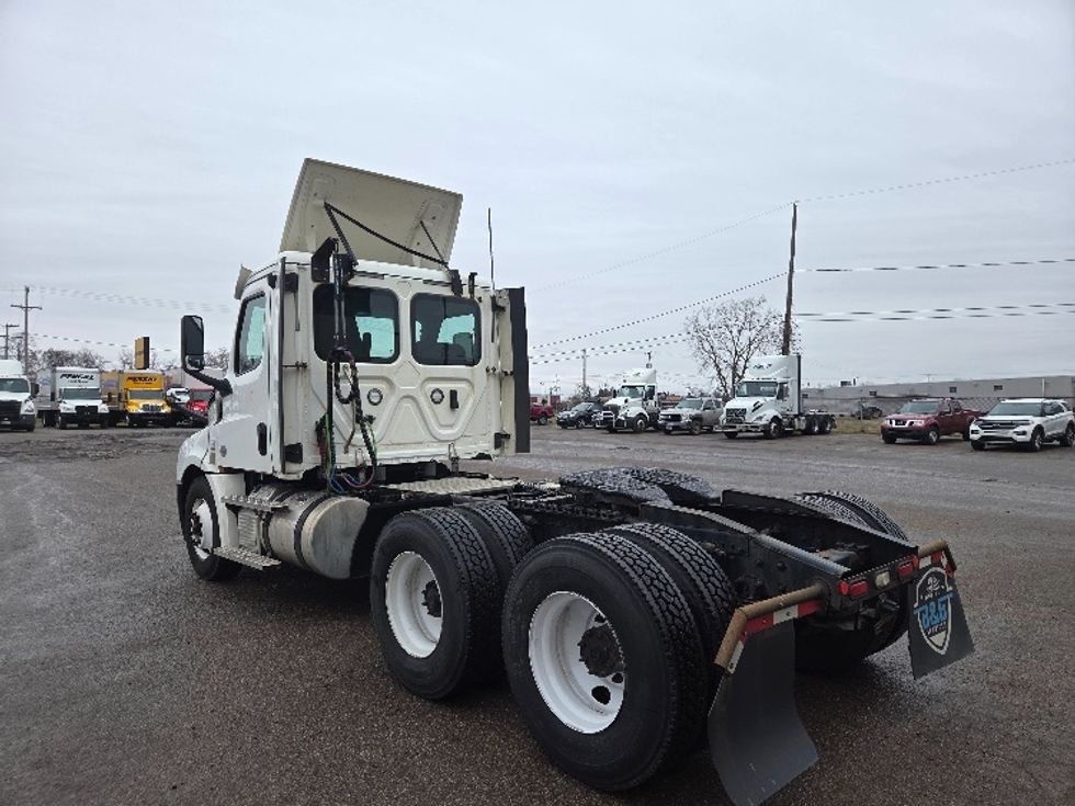 Day Cab Tractor-Heavy Duty Tractors-Freightliner-2020-T12664ST-Lansing-MI-353,553\n\t\tmiles-$ 49,750 - Image 5