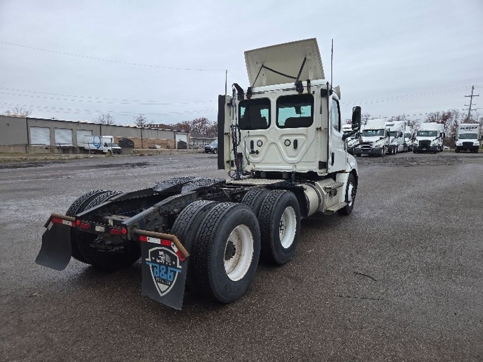 Day Cab Tractor-Heavy Duty Tractors-Freightliner-2020-T12664ST-Lansing-MI-353,553\n\t\tmiles-$ 49,750 - Image 7