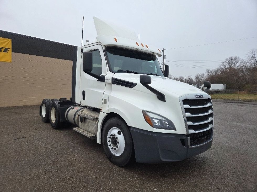 Day Cab Tractor-Heavy Duty Tractors-Freightliner-2020-T12664ST-Lansing-MI-369,602\n\t\tmiles-$ 49,000 - Image 1