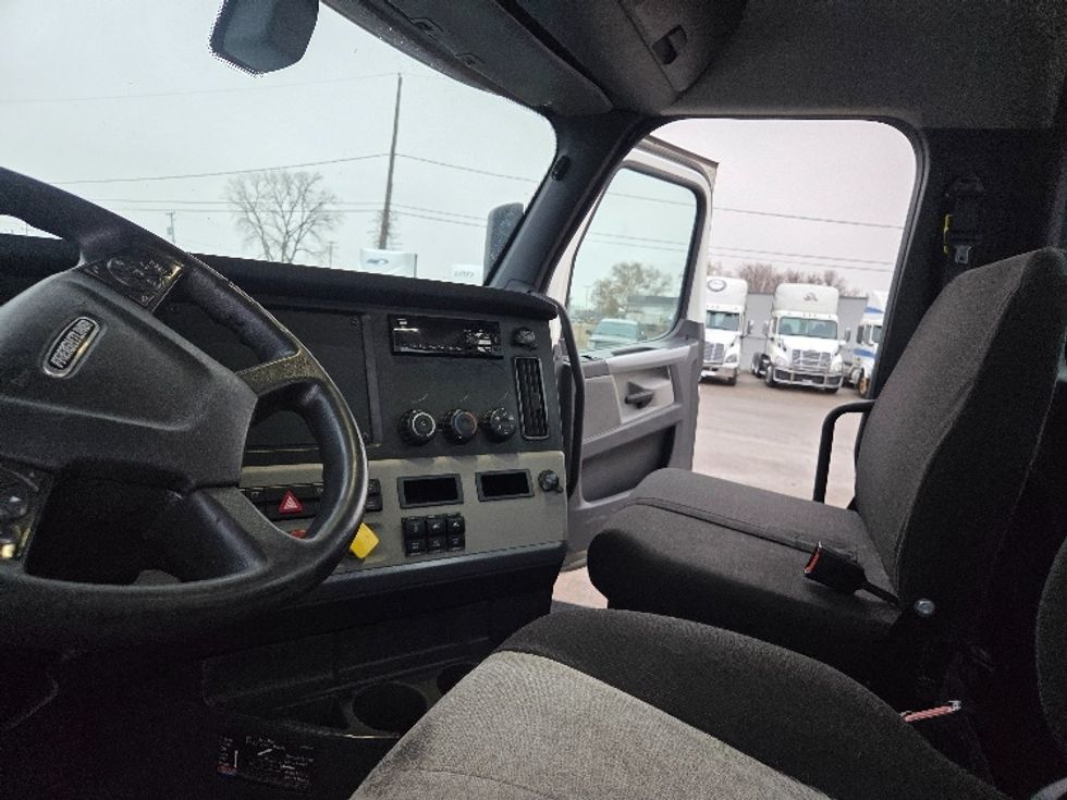 Day Cab Tractor-Heavy Duty Tractors-Freightliner-2020-T12664ST-Lansing-MI-369,602\n\t\tmiles-$ 49,000 - Image 10