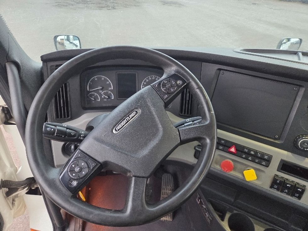 Day Cab Tractor-Heavy Duty Tractors-Freightliner-2020-T12664ST-Lansing-MI-369,602\n\t\tmiles-$ 49,000 - Image 11