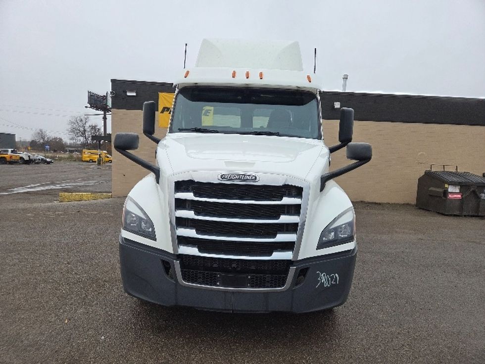 Day Cab Tractor-Heavy Duty Tractors-Freightliner-2020-T12664ST-Lansing-MI-369,602\n\t\tmiles-$ 49,000 - Image 2