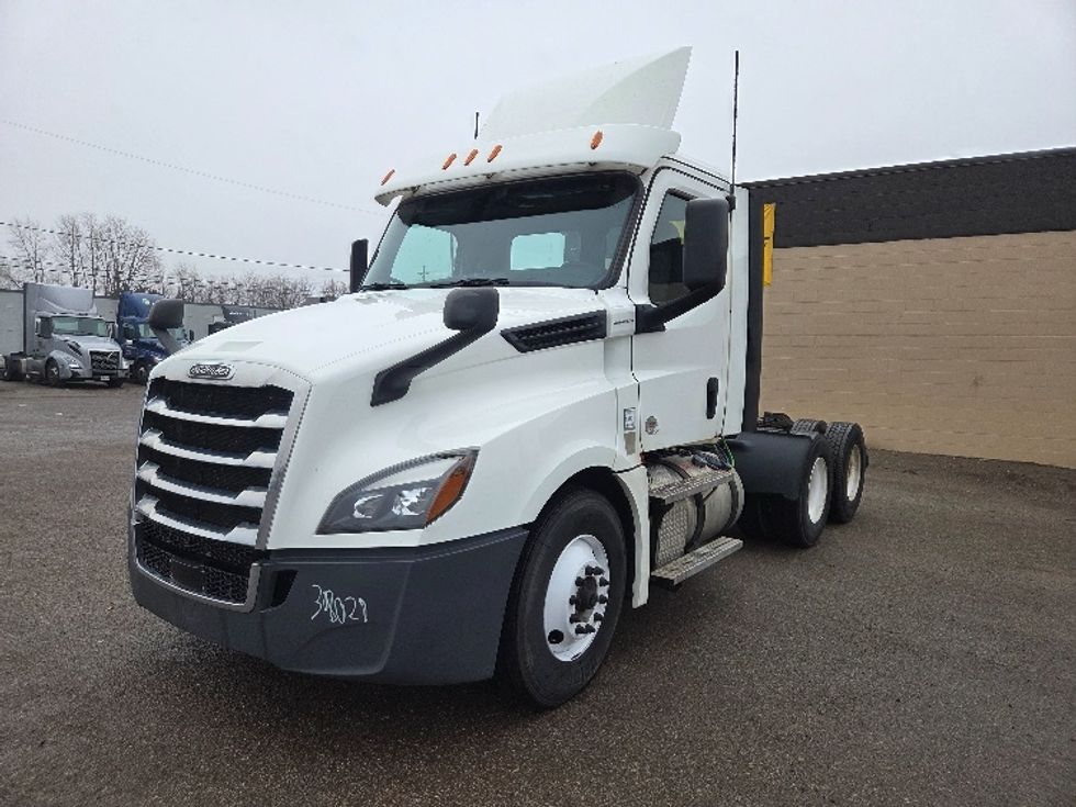 Day Cab Tractor-Heavy Duty Tractors-Freightliner-2020-T12664ST-Lansing-MI-369,602\n\t\tmiles-$ 49,000 - Image 3