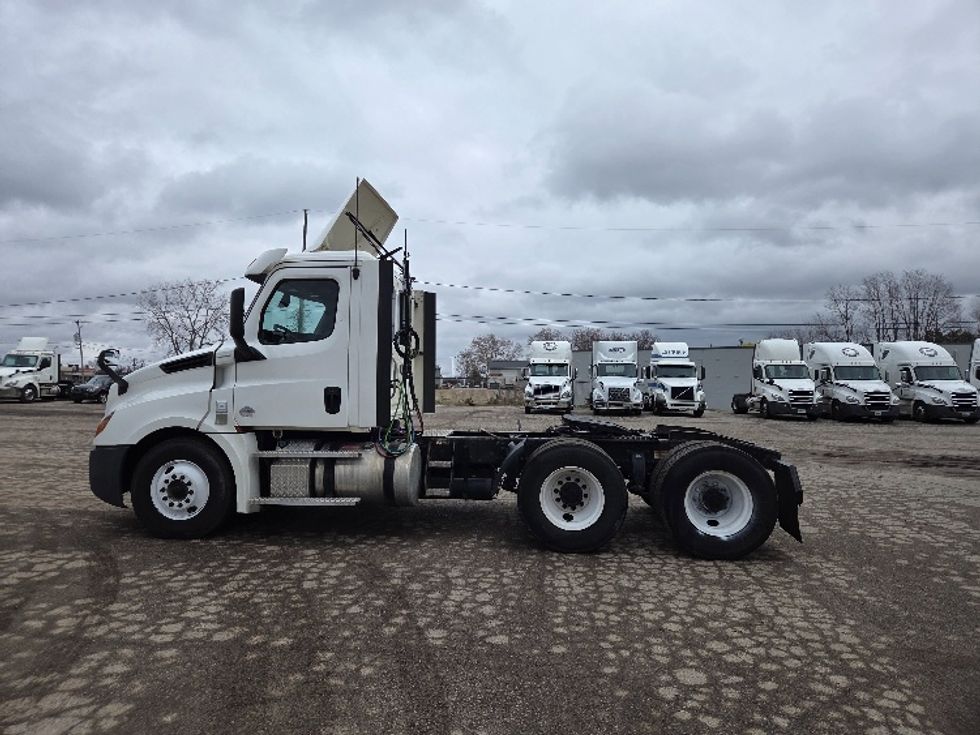 Day Cab Tractor-Heavy Duty Tractors-Freightliner-2020-T12664ST-Lansing-MI-369,602\n\t\tmiles-$ 49,000 - Image 4