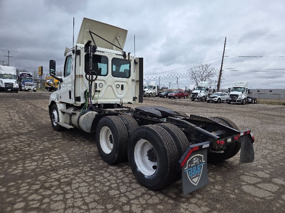 Day Cab Tractor-Heavy Duty Tractors-Freightliner-2020-T12664ST-Lansing-MI-369,602\n\t\tmiles-$ 49,000 - Image 5