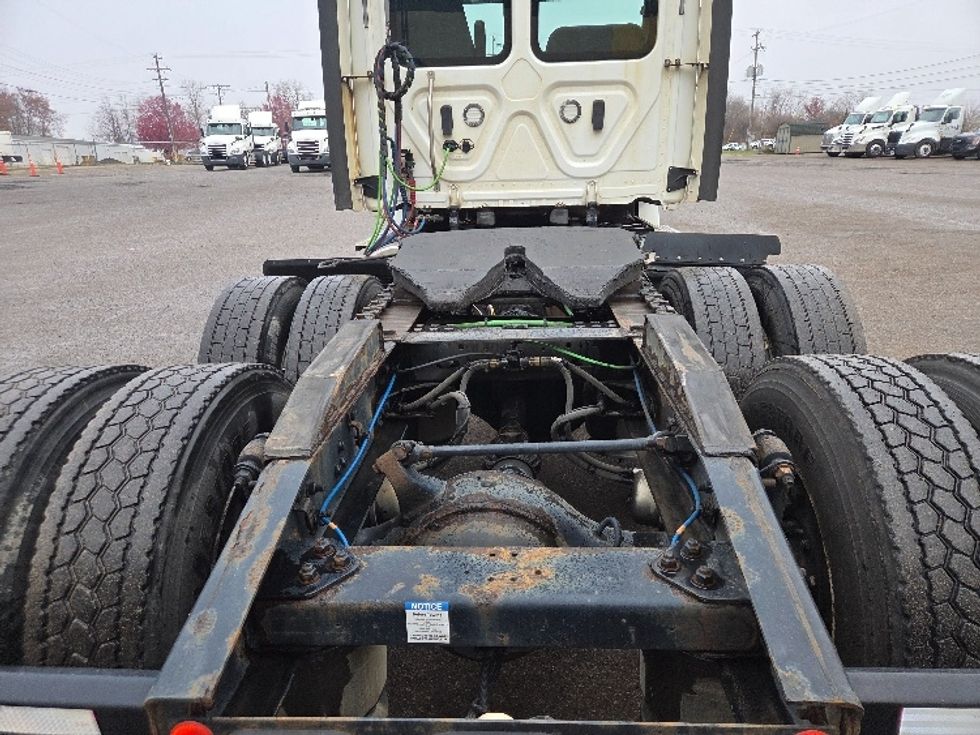 Day Cab Tractor-Heavy Duty Tractors-Freightliner-2020-T12664ST-Lansing-MI-369,602\n\t\tmiles-$ 49,000 - Image 6