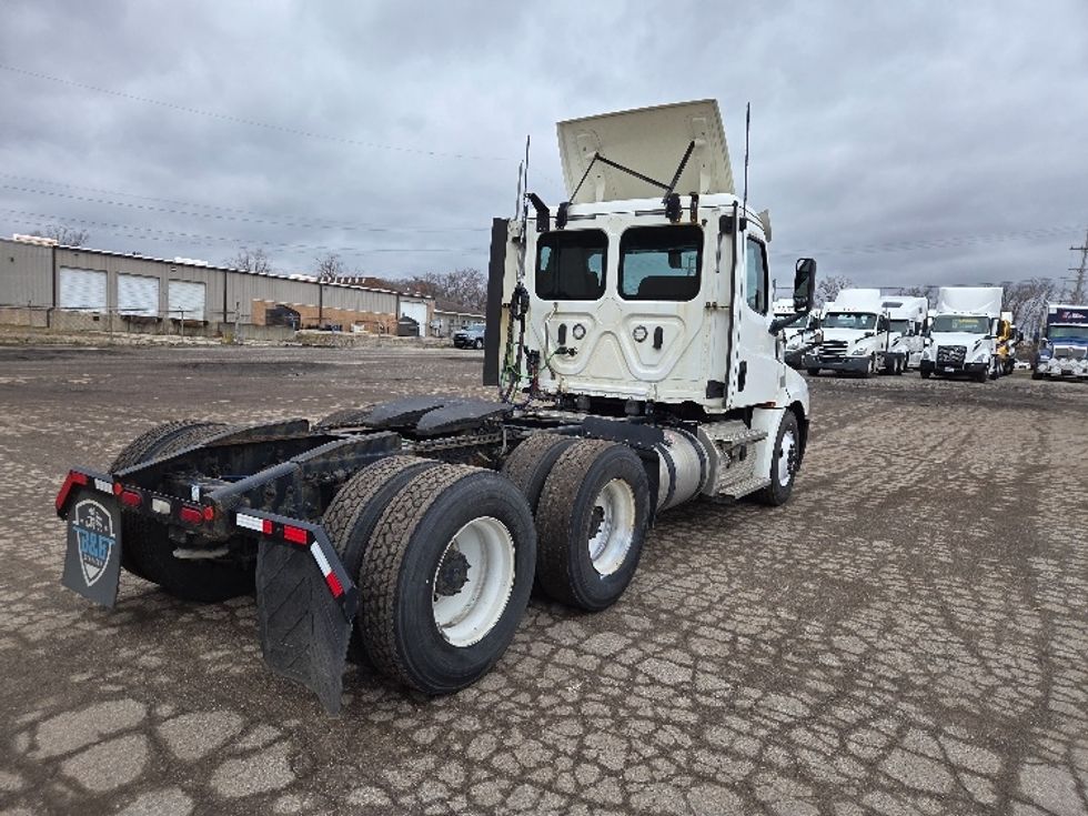 Day Cab Tractor-Heavy Duty Tractors-Freightliner-2020-T12664ST-Lansing-MI-369,602\n\t\tmiles-$ 49,000 - Image 7