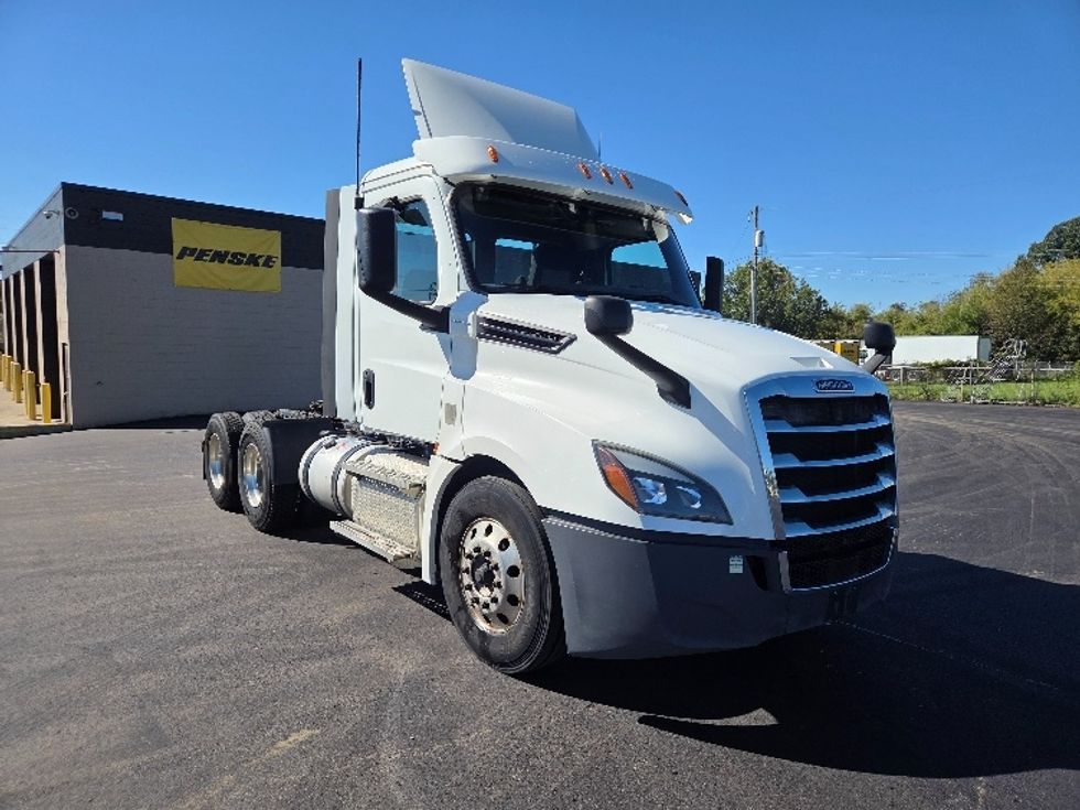 Day Cab Tractor-Heavy Duty Tractors-Freightliner-2020-T12664ST-Lansing-MI-382,179\n\t\tmiles-$ 52,250 - Image 1