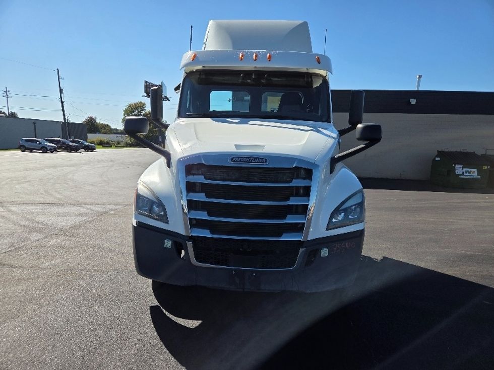 Day Cab Tractor-Heavy Duty Tractors-Freightliner-2020-T12664ST-Lansing-MI-382,179\n\t\tmiles-$ 52,250 - Image 2