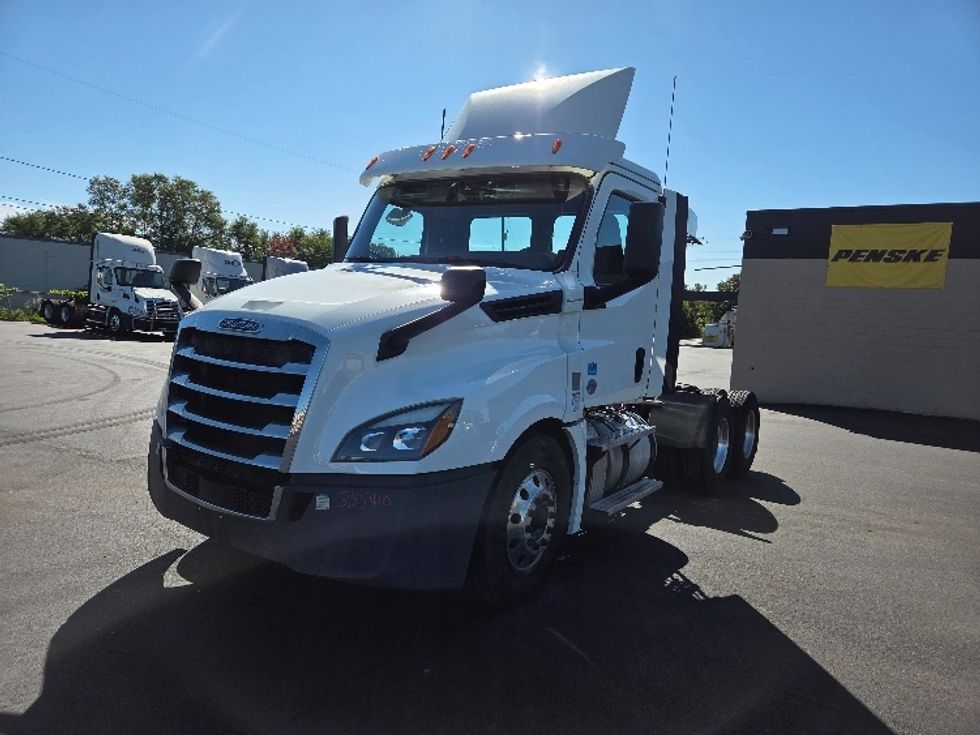 Day Cab Tractor-Heavy Duty Tractors-Freightliner-2020-T12664ST-Lansing-MI-382,179\n\t\tmiles-$ 52,250 - Image 3