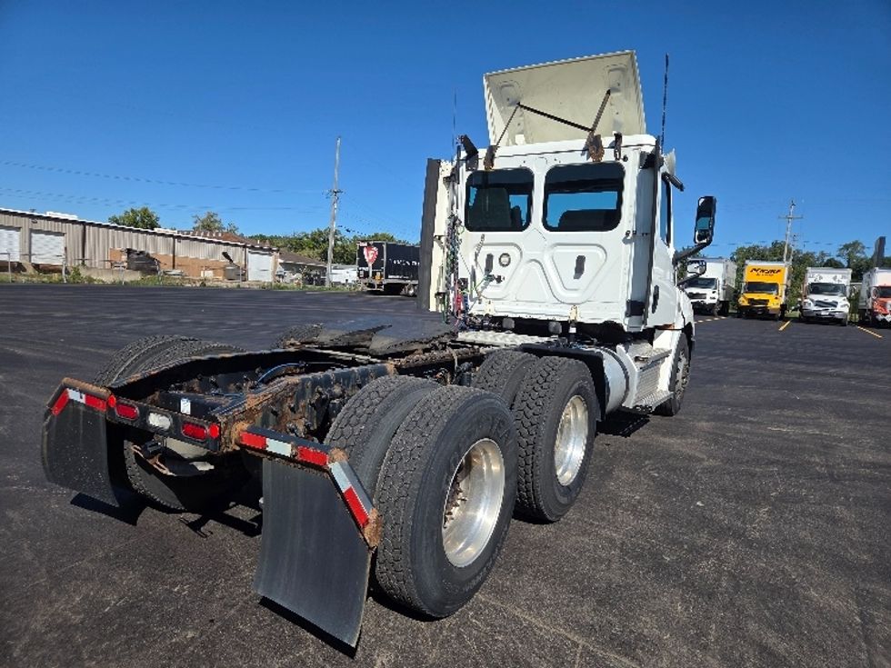 Day Cab Tractor-Heavy Duty Tractors-Freightliner-2020-T12664ST-Lansing-MI-382,179\n\t\tmiles-$ 52,250 - Image 7