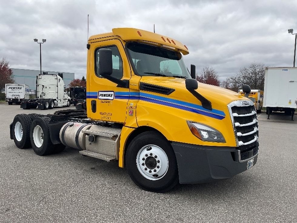 Day Cab Tractor-Heavy Duty Tractors-Freightliner-2020-T12664ST-Lansing-MI-396,105\n\t\tmiles-$ 54,750 - Image 1