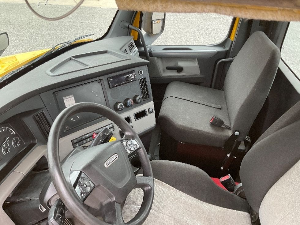 Day Cab Tractor-Heavy Duty Tractors-Freightliner-2020-T12664ST-Lansing-MI-396,105\n\t\tmiles-$ 54,750 - Image 10