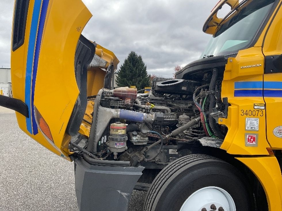Day Cab Tractor-Heavy Duty Tractors-Freightliner-2020-T12664ST-Lansing-MI-396,105\n\t\tmiles-$ 54,750 - Image 16