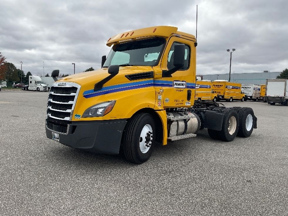 Day Cab Tractor-Heavy Duty Tractors-Freightliner-2020-T12664ST-Lansing-MI-396,105\n\t\tmiles-$ 54,750 - Image 3