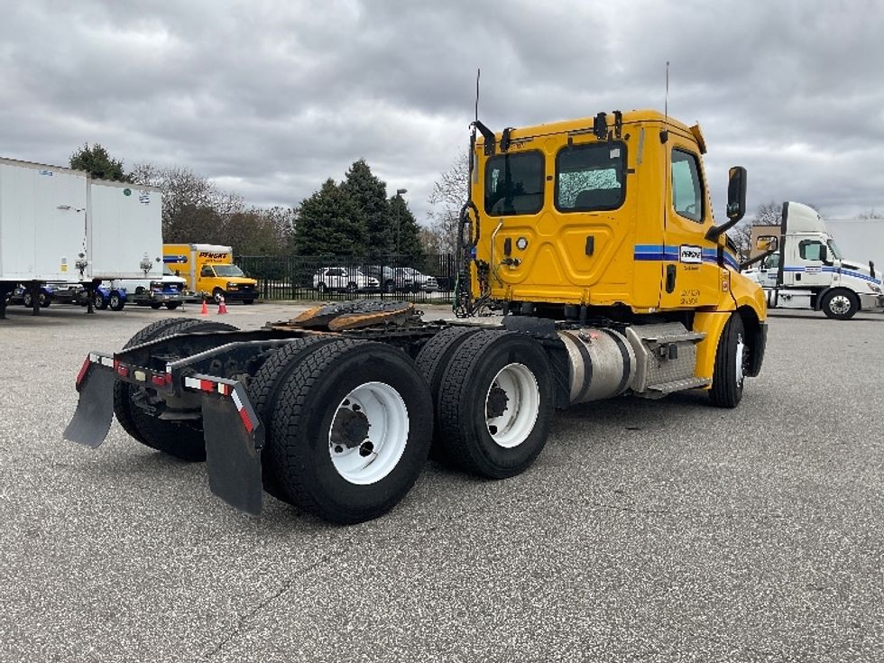 Day Cab Tractor-Heavy Duty Tractors-Freightliner-2020-T12664ST-Lansing-MI-396,105\n\t\tmiles-$ 54,750 - Image 7