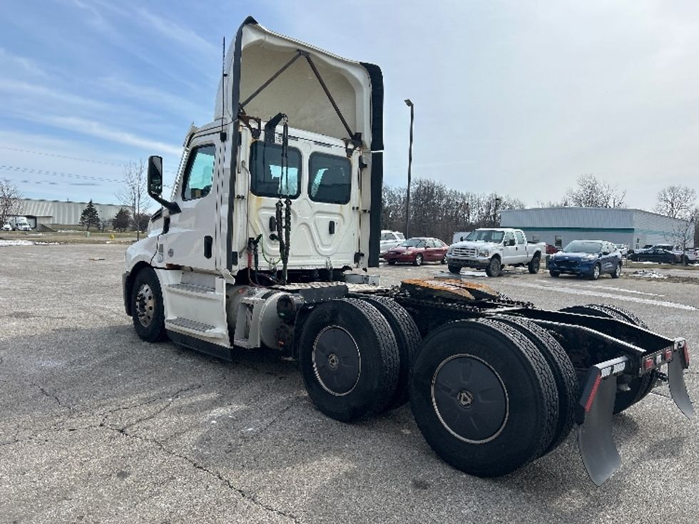 Day Cab Tractor-Heavy Duty Tractors-Freightliner-2020-T12664ST-Lansing-MI-711,388\n\t\tmiles-$ 27,250 - Image 5
