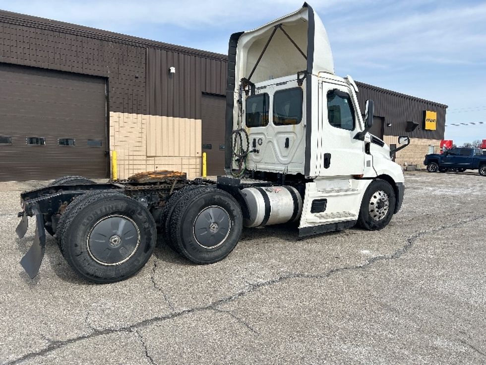 Day Cab Tractor-Heavy Duty Tractors-Freightliner-2020-T12664ST-Lansing-MI-711,388\n\t\tmiles-$ 27,250 - Image 7