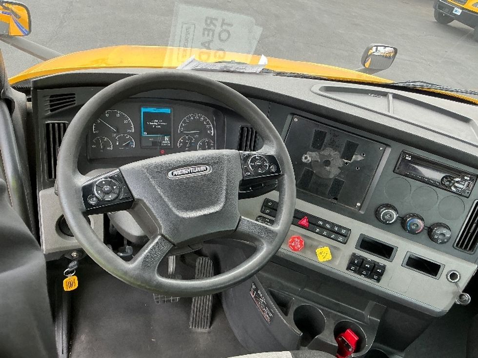 Day Cab Tractor-Heavy Duty Tractors-Freightliner-2020-T12664ST-Las Vegas-NV-214,533\n\t\tmiles-$ 59,500 - Image 11