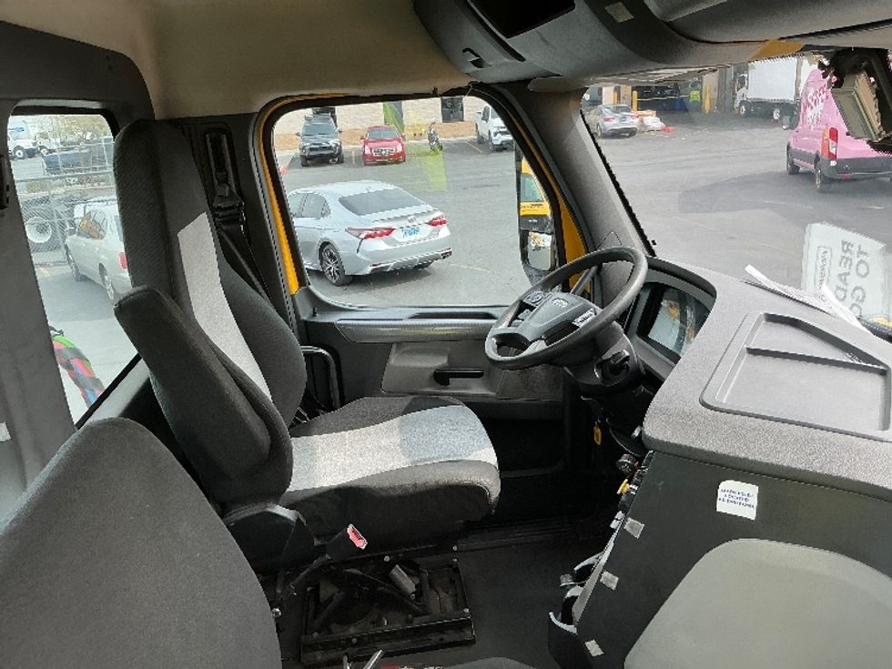 Day Cab Tractor-Heavy Duty Tractors-Freightliner-2020-T12664ST-Las Vegas-NV-214,533\n\t\tmiles-$ 59,500 - Image 14