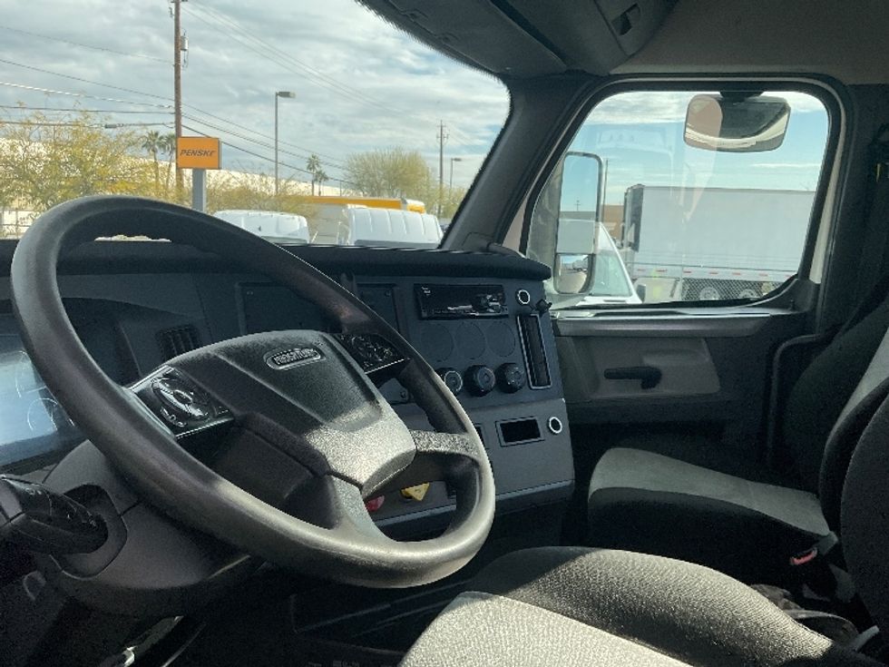 Day Cab Tractor-Heavy Duty Tractors-Freightliner-2020-T12664ST-Las Vegas-NV-330,229\n\t\tmiles-$ 57,250 - Image 10