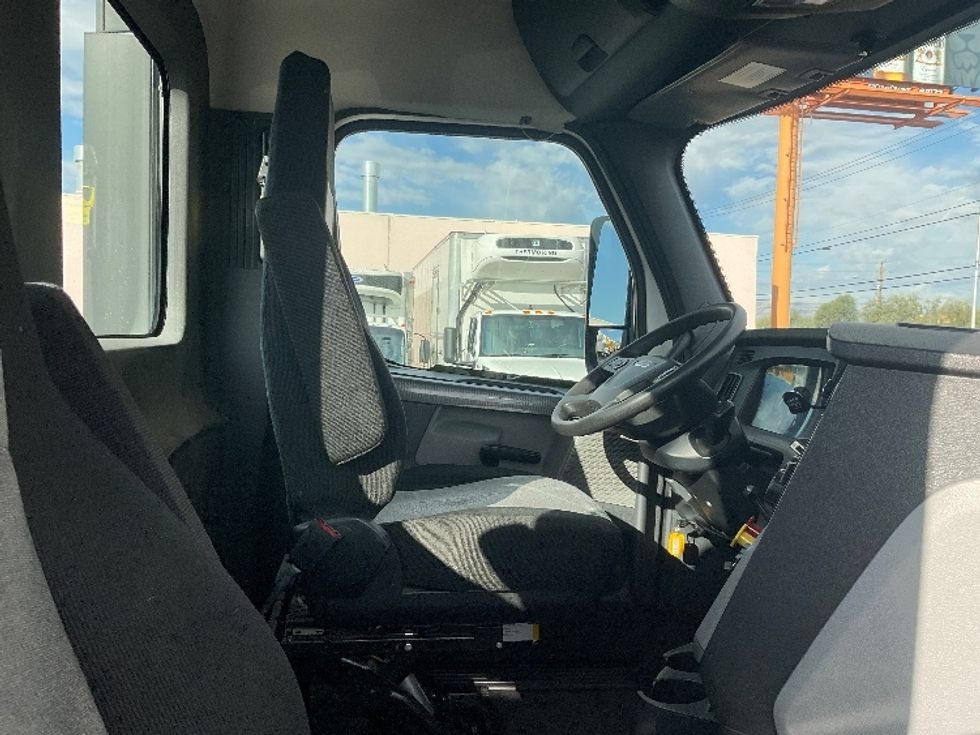 Day Cab Tractor-Heavy Duty Tractors-Freightliner-2020-T12664ST-Las Vegas-NV-330,229\n\t\tmiles-$ 57,250 - Image 14