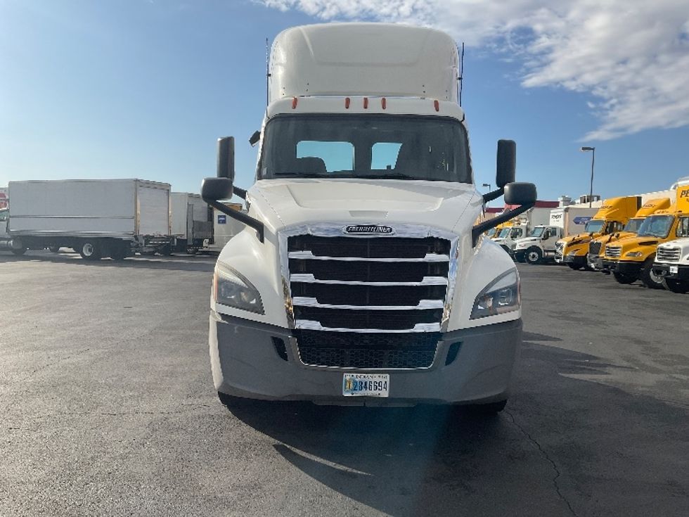Day Cab Tractor-Heavy Duty Tractors-Freightliner-2020-T12664ST-Las Vegas-NV-330,229\n\t\tmiles-$ 57,250 - Image 2