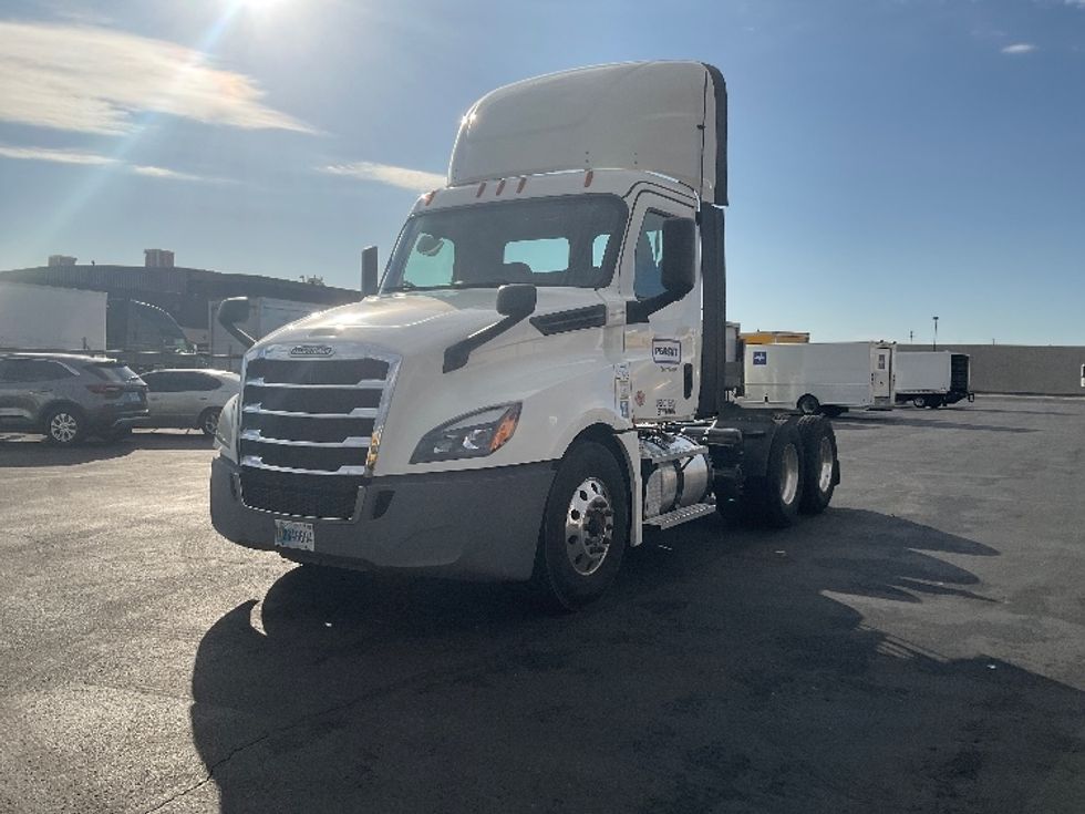 Day Cab Tractor-Heavy Duty Tractors-Freightliner-2020-T12664ST-Las Vegas-NV-330,229\n\t\tmiles-$ 57,250 - Image 3