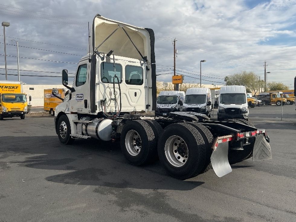 Day Cab Tractor-Heavy Duty Tractors-Freightliner-2020-T12664ST-Las Vegas-NV-330,229\n\t\tmiles-$ 57,250 - Image 5