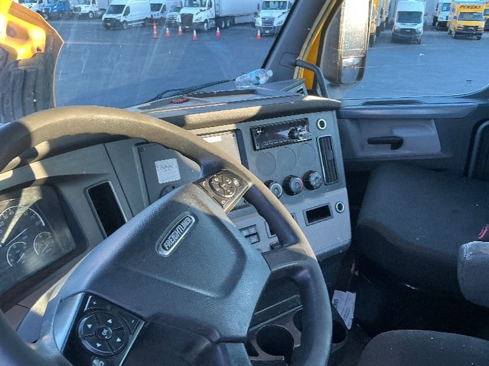 Day Cab Tractor-Heavy Duty Tractors-Freightliner-2020-T12664ST-Las Vegas-NV-331,689\n\t\tmiles-$ 53,000 - Image 10