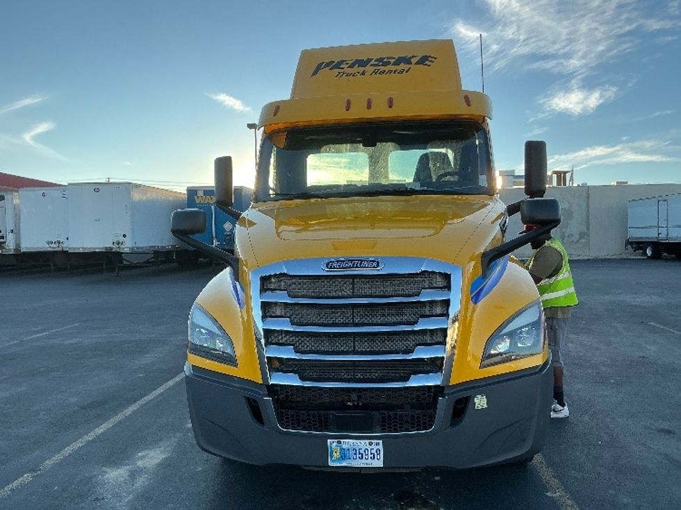 Day Cab Tractor-Heavy Duty Tractors-Freightliner-2020-T12664ST-Las Vegas-NV-331,689\n\t\tmiles-$ 53,000 - Image 2