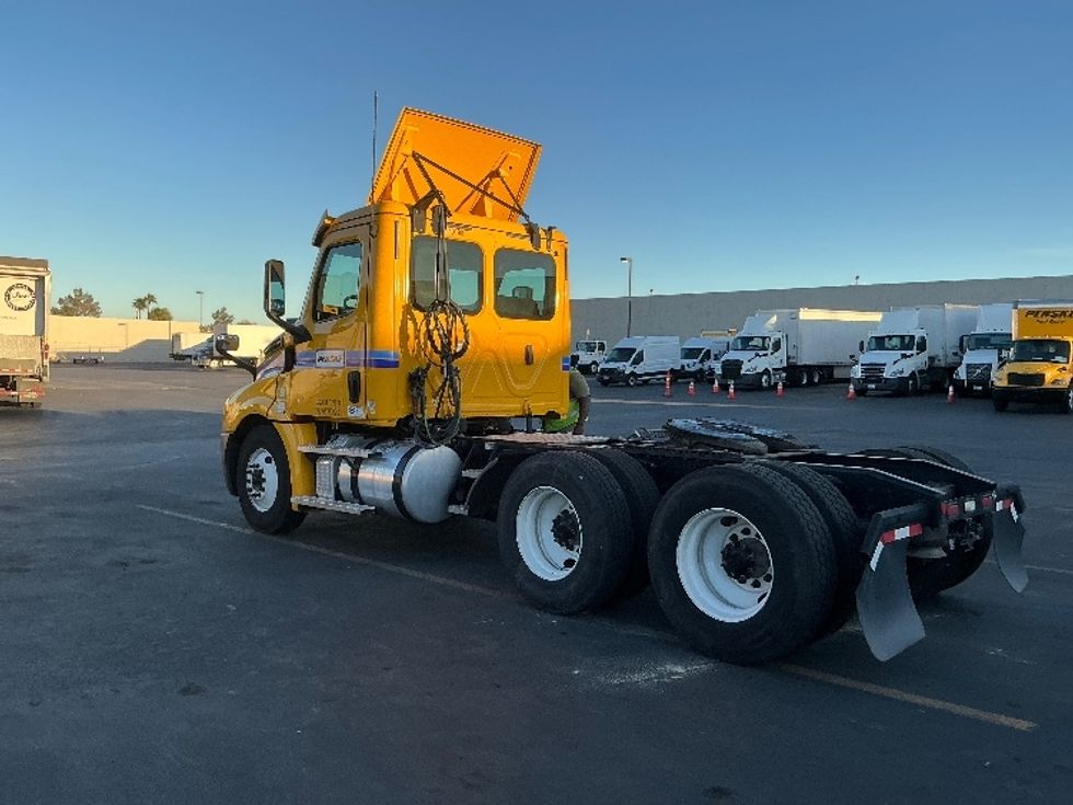 Day Cab Tractor-Heavy Duty Tractors-Freightliner-2020-T12664ST-Las Vegas-NV-331,689\n\t\tmiles-$ 53,000 - Image 5