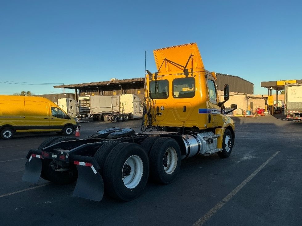 Day Cab Tractor-Heavy Duty Tractors-Freightliner-2020-T12664ST-Las Vegas-NV-331,689\n\t\tmiles-$ 53,000 - Image 7