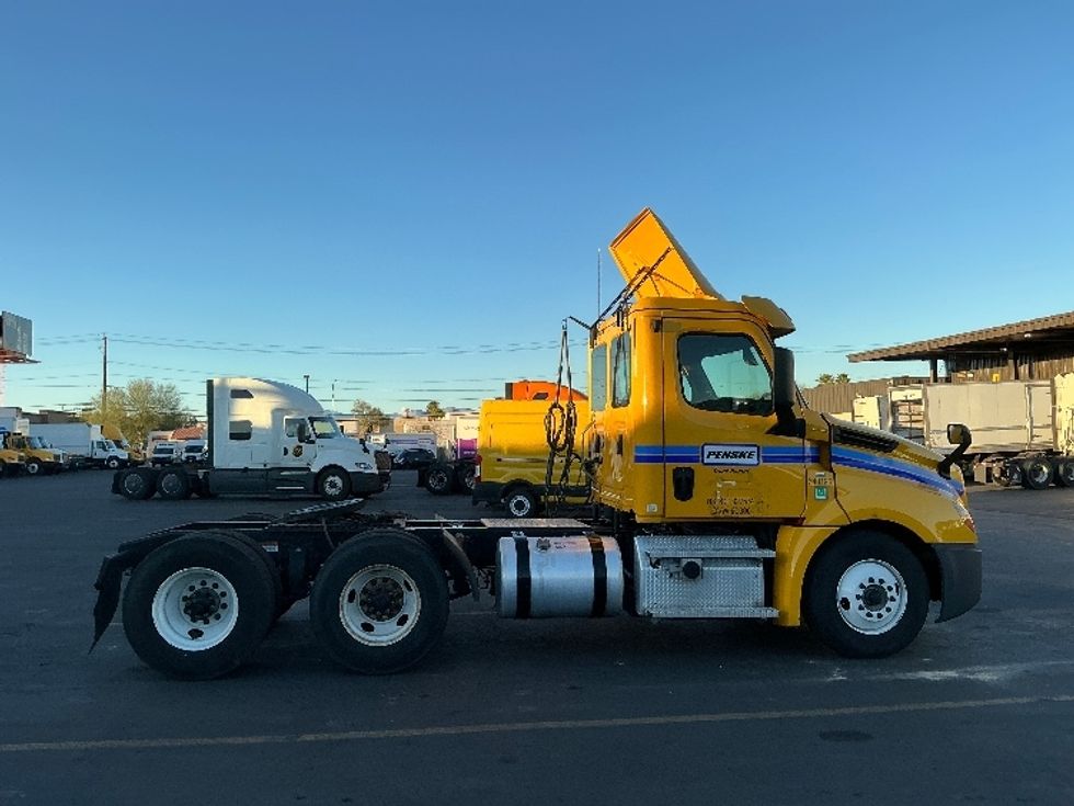 Day Cab Tractor-Heavy Duty Tractors-Freightliner-2020-T12664ST-Las Vegas-NV-331,689\n\t\tmiles-$ 53,000 - Image 8