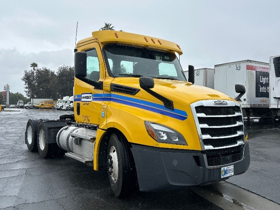 Day Cab Tractor-Heavy Duty Tractors-Freightliner-2020-T12664ST-Las Vegas-NV-383,141\n\t\tmiles-$ 49,000 - Image 1