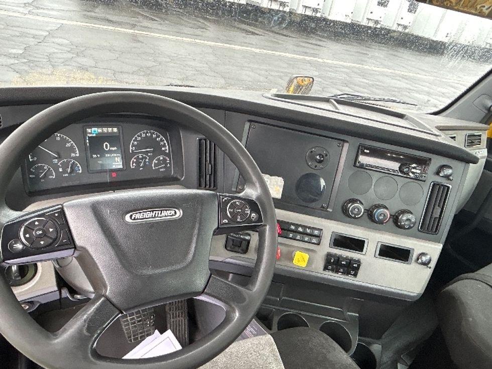 Day Cab Tractor-Heavy Duty Tractors-Freightliner-2020-T12664ST-Las Vegas-NV-383,141\n\t\tmiles-$ 49,000 - Image 11