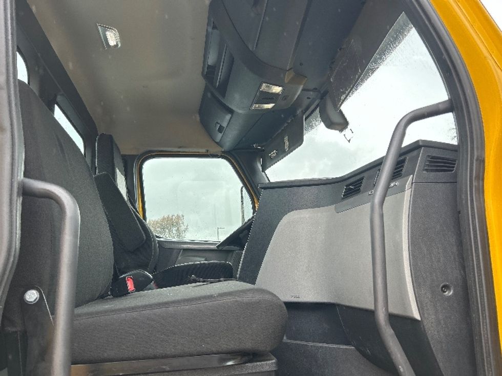 Day Cab Tractor-Heavy Duty Tractors-Freightliner-2020-T12664ST-Las Vegas-NV-383,141\n\t\tmiles-$ 49,000 - Image 12