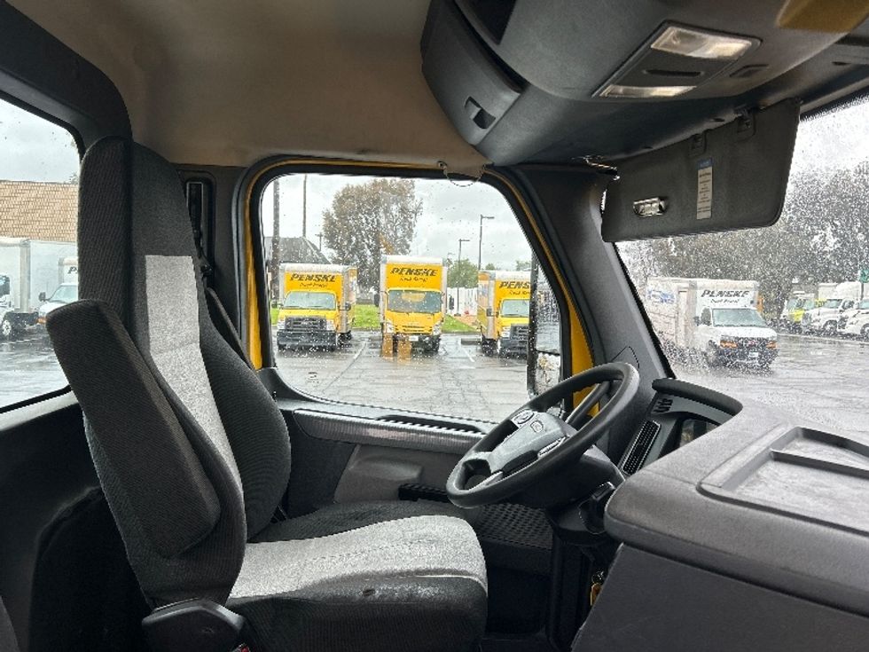 Day Cab Tractor-Heavy Duty Tractors-Freightliner-2020-T12664ST-Las Vegas-NV-383,141\n\t\tmiles-$ 49,000 - Image 14