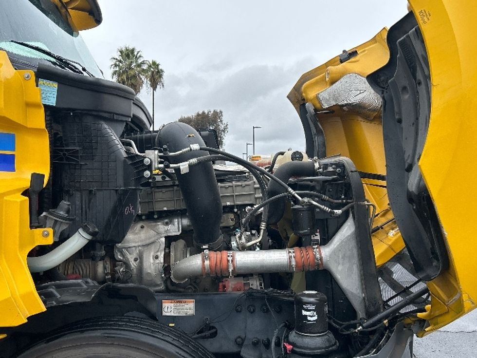 Day Cab Tractor-Heavy Duty Tractors-Freightliner-2020-T12664ST-Las Vegas-NV-383,141\n\t\tmiles-$ 49,000 - Image 15