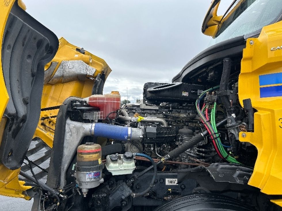 Day Cab Tractor-Heavy Duty Tractors-Freightliner-2020-T12664ST-Las Vegas-NV-383,141\n\t\tmiles-$ 49,000 - Image 16