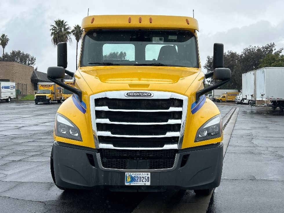 Day Cab Tractor-Heavy Duty Tractors-Freightliner-2020-T12664ST-Las Vegas-NV-383,141\n\t\tmiles-$ 49,000 - Image 2