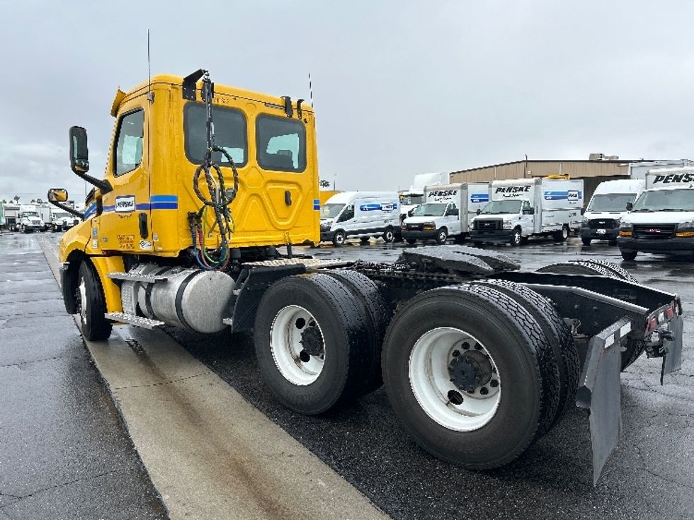 Day Cab Tractor-Heavy Duty Tractors-Freightliner-2020-T12664ST-Las Vegas-NV-383,141\n\t\tmiles-$ 49,000 - Image 5