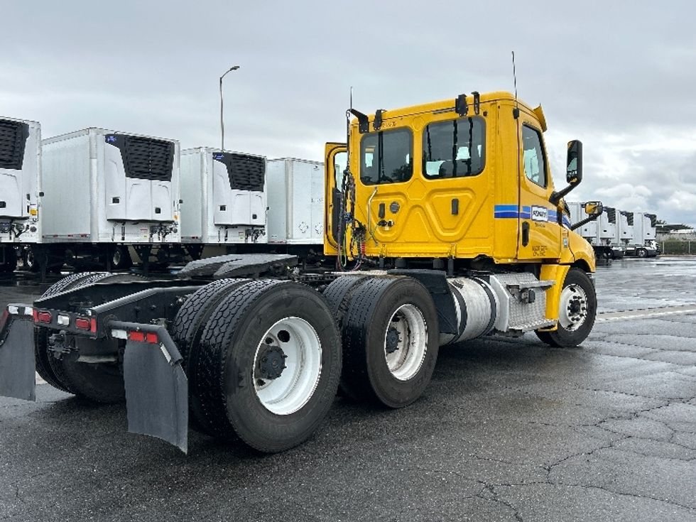 Day Cab Tractor-Heavy Duty Tractors-Freightliner-2020-T12664ST-Las Vegas-NV-383,141\n\t\tmiles-$ 49,000 - Image 7