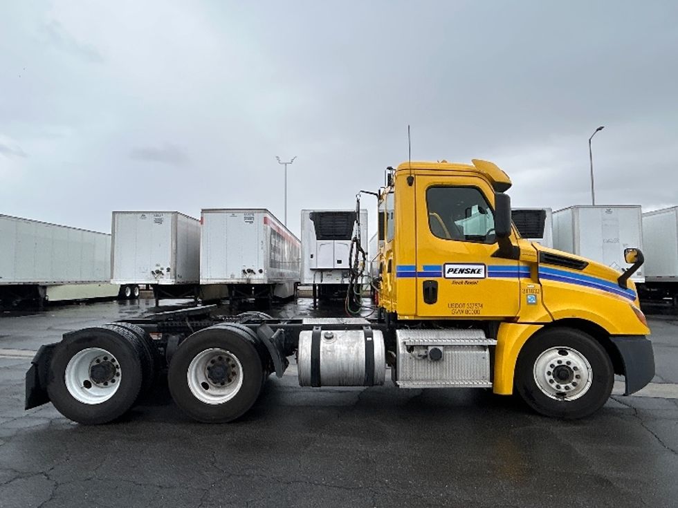 Day Cab Tractor-Heavy Duty Tractors-Freightliner-2020-T12664ST-Las Vegas-NV-383,141\n\t\tmiles-$ 49,000 - Image 8
