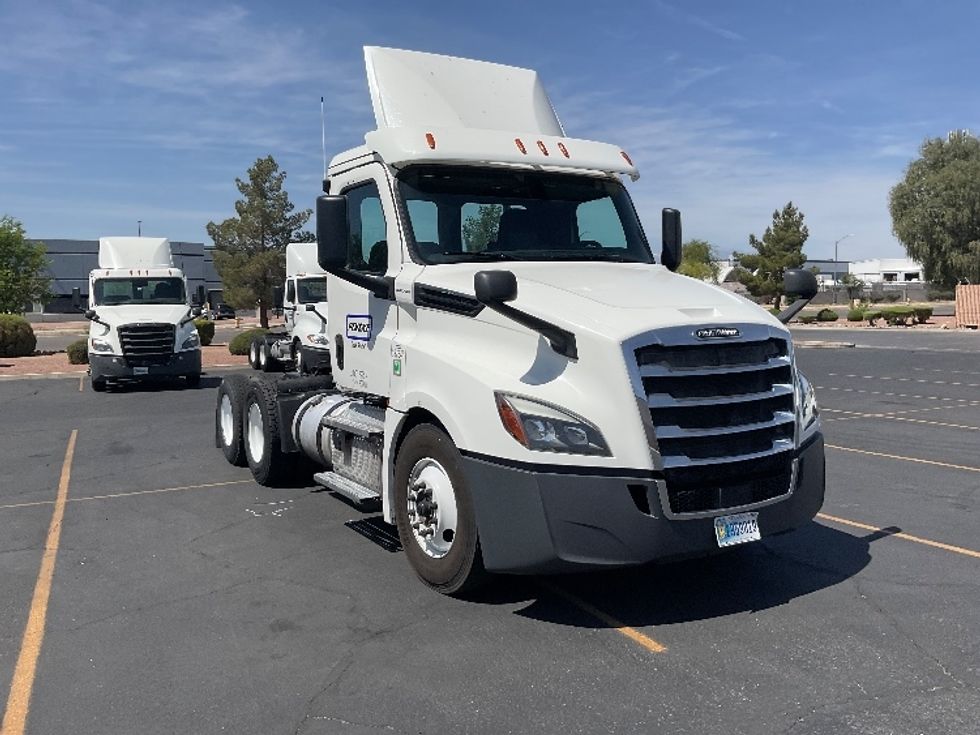 Day Cab Tractor-Heavy Duty Tractors-Freightliner-2020-T12664ST-Las Vegas-NV-572,516\n\t\tmiles-$ 35,000 - Image 1