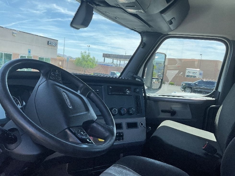 Day Cab Tractor-Heavy Duty Tractors-Freightliner-2020-T12664ST-Las Vegas-NV-572,516\n\t\tmiles-$ 35,000 - Image 10