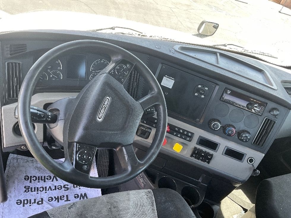 Day Cab Tractor-Heavy Duty Tractors-Freightliner-2020-T12664ST-Las Vegas-NV-572,516\n\t\tmiles-$ 35,000 - Image 11