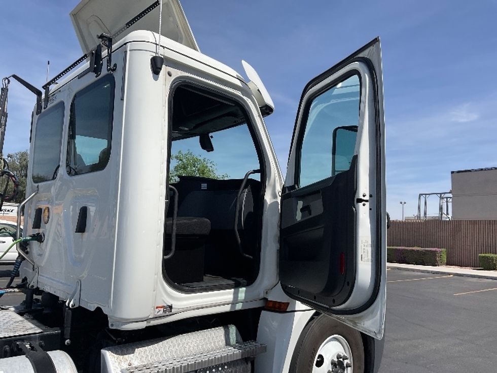 Day Cab Tractor-Heavy Duty Tractors-Freightliner-2020-T12664ST-Las Vegas-NV-572,516\n\t\tmiles-$ 35,000 - Image 12