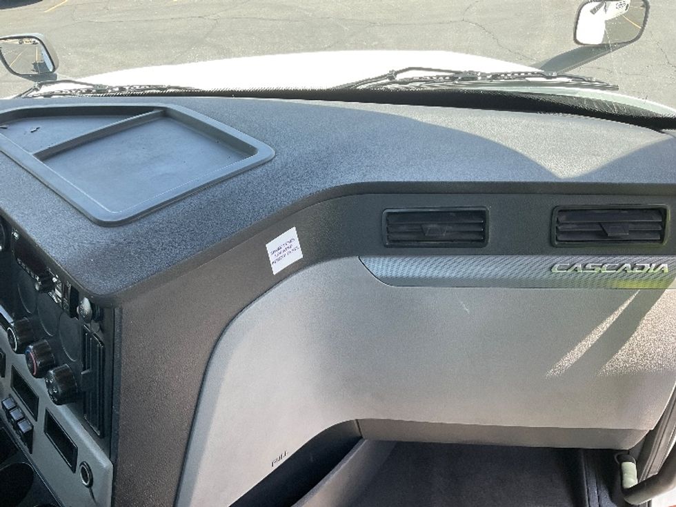 Day Cab Tractor-Heavy Duty Tractors-Freightliner-2020-T12664ST-Las Vegas-NV-572,516\n\t\tmiles-$ 35,000 - Image 13
